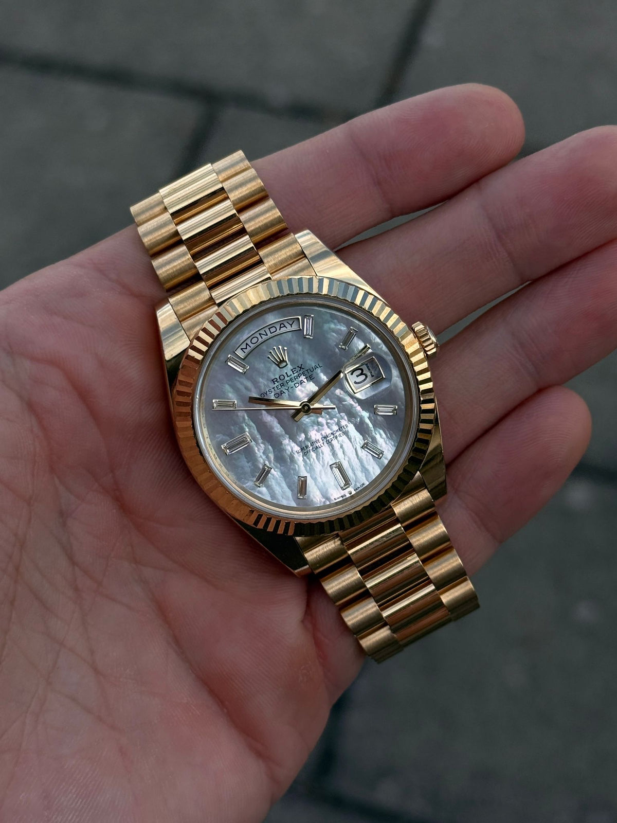 Rolex Day-Date 40 – Gelbgold | Perlmutt-Zifferblatt |