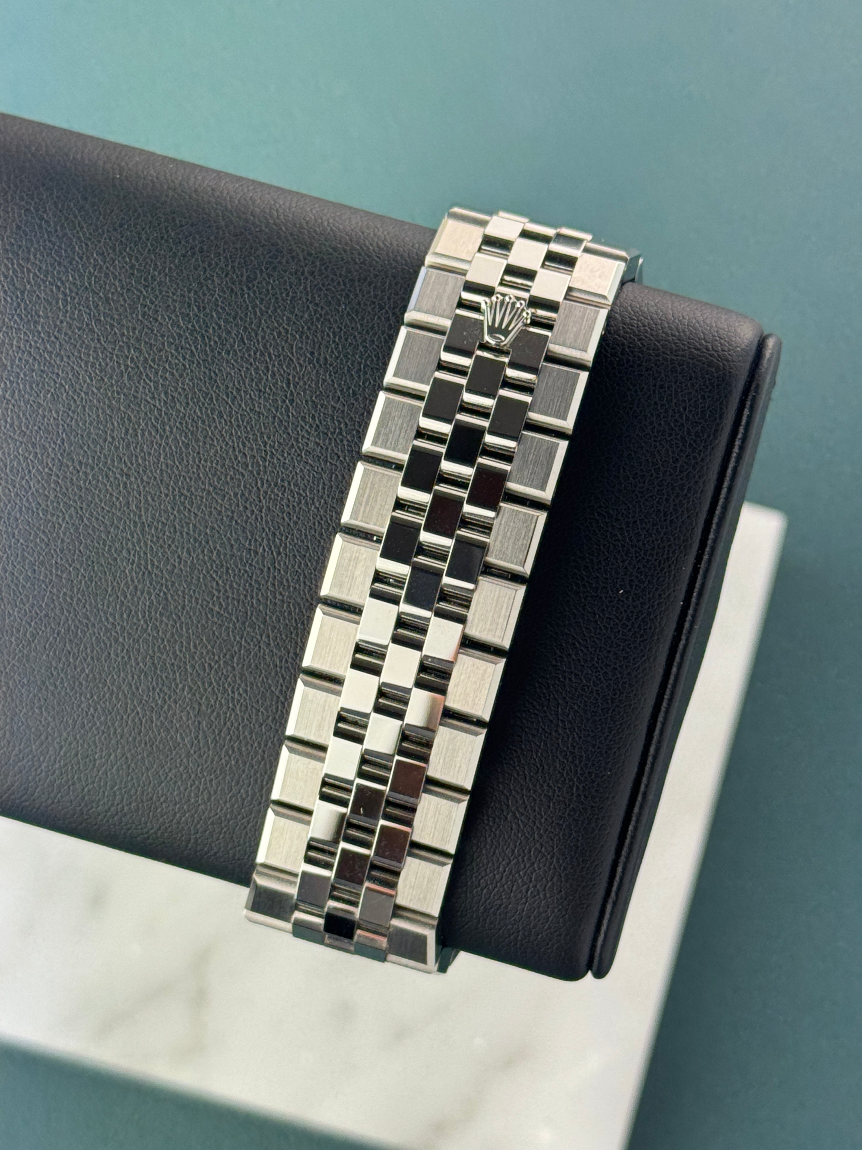 Rolex Land Dweller 40 - 127334