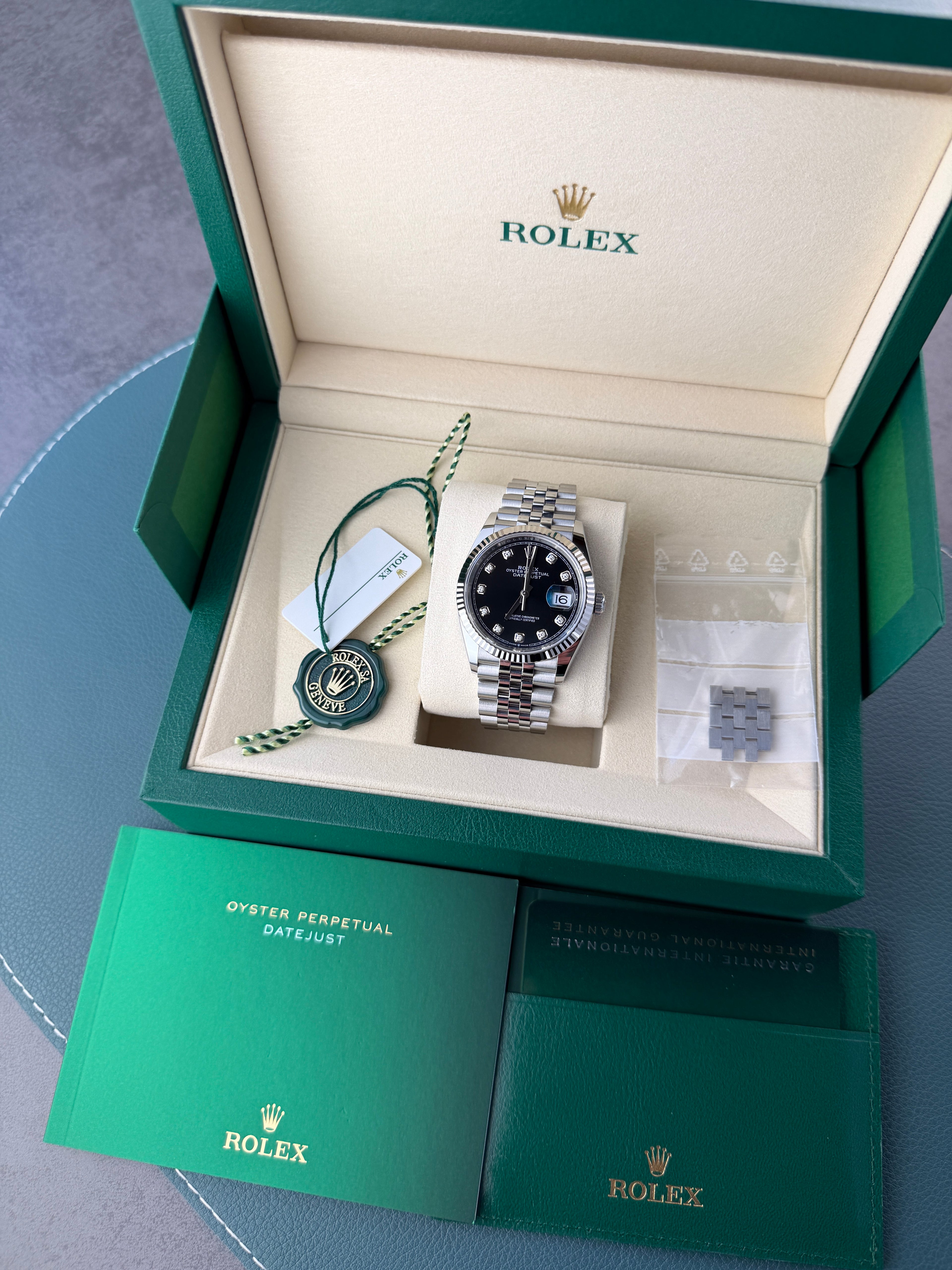 Rolex Datejust 36 – Ref. 126234 | Schwarzes Diamantblatt