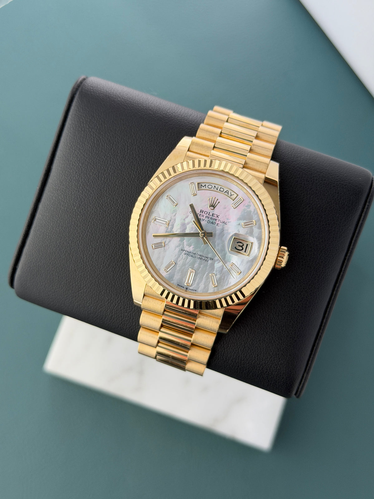 Rolex Day-Date 40 – Gelbgold | Perlmutt-Zifferblatt |