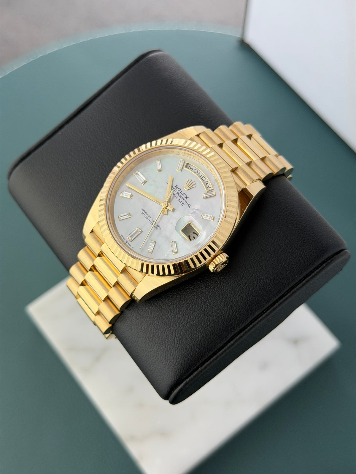 Rolex Day-Date 40 – Gelbgold | Perlmutt-Zifferblatt |