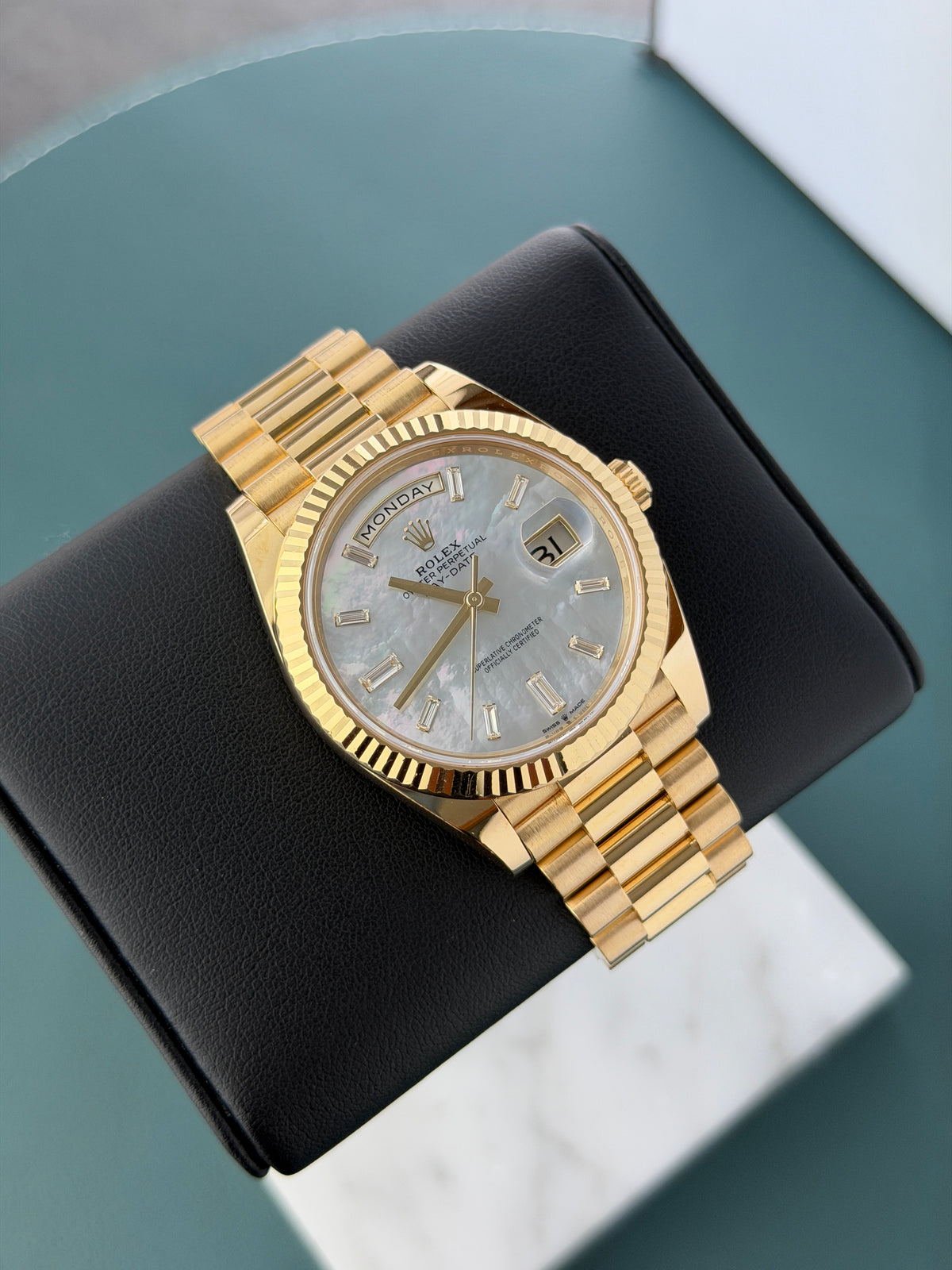 Rolex Day-Date 40 – Gelbgold | Perlmutt-Zifferblatt |