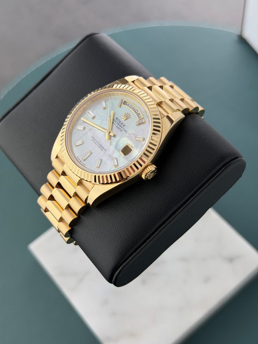 Rolex Day-Date 40 – Gelbgold | Perlmutt-Zifferblatt |