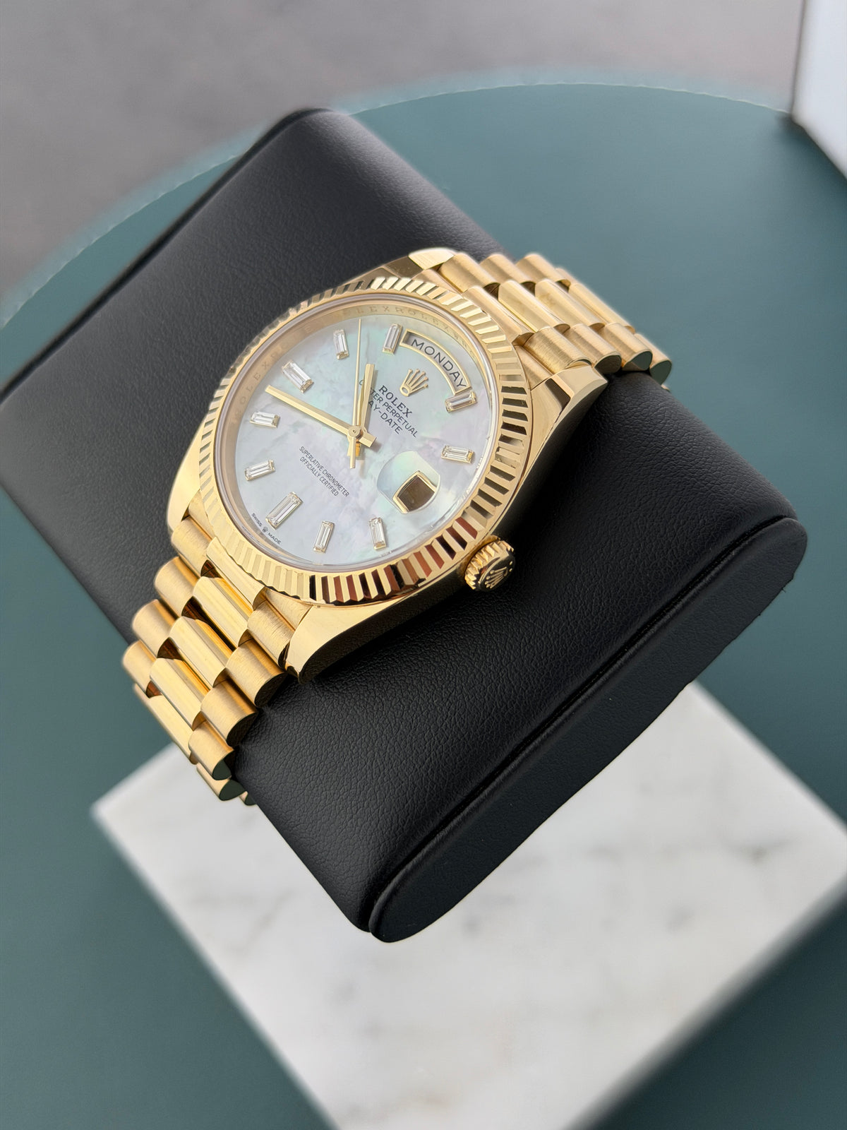 Rolex Day-Date 40 – Gelbgold | Perlmutt-Zifferblatt |