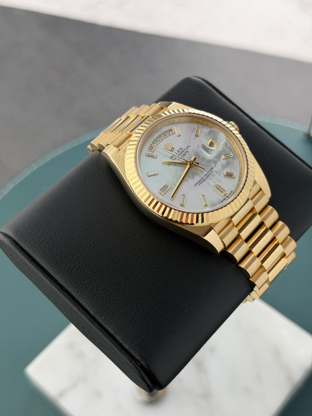 Rolex Day-Date 40 – Gelbgold | Perlmutt-Zifferblatt |