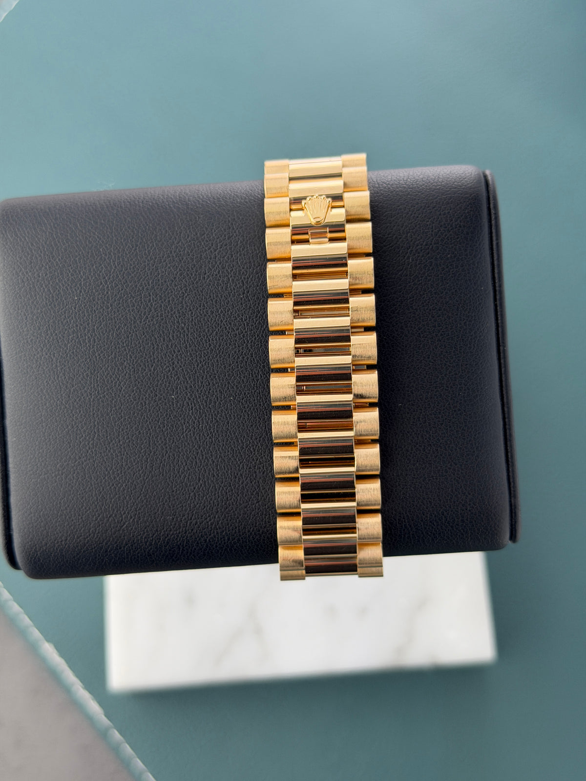 Rolex Day-Date 40 – Gelbgold | Perlmutt-Zifferblatt |