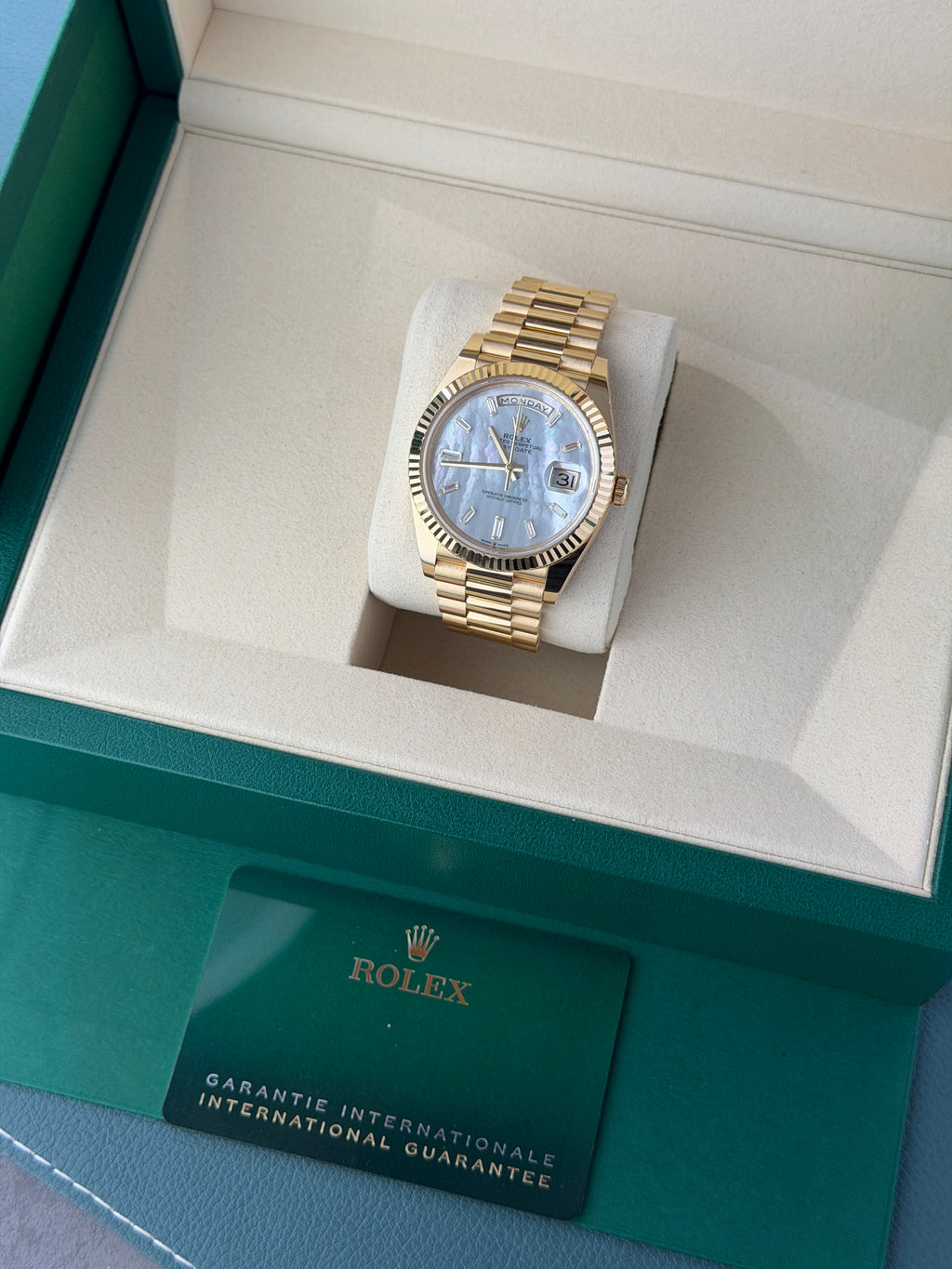 Rolex Day-Date 40 – Gelbgold | Perlmutt-Zifferblatt |